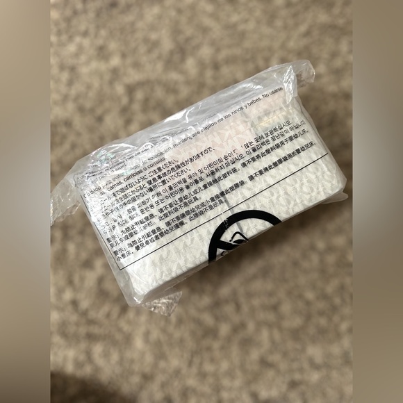 Michael Kors Trunk Travel Case - Picture 5 of 6